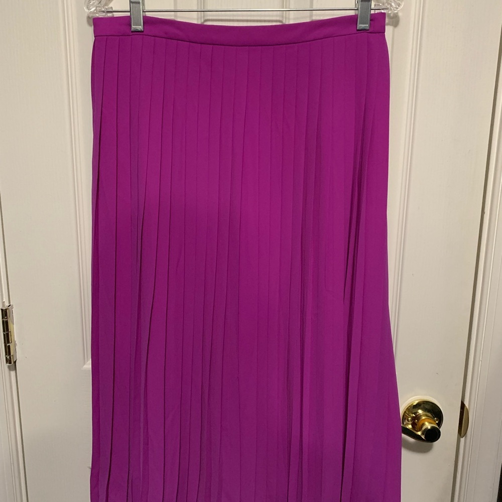 Pleated midi skirt